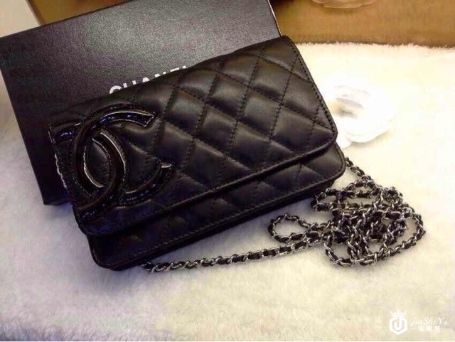 香奈儿经典V字斜纹的包包回收