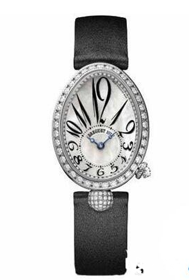 女性佩戴手表回收