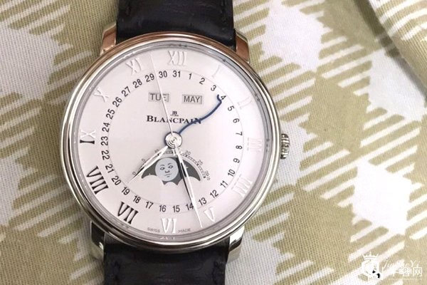 宝珀经典系列红金表链万年历表回收