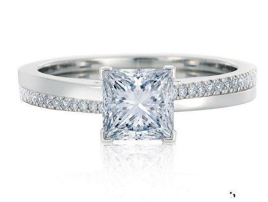 一枚两克拉钻戒回收