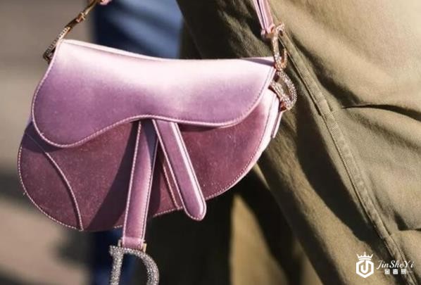 迪奥包包去哪回收价钱高