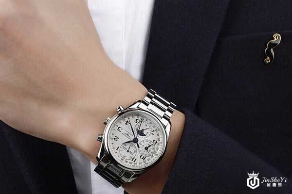 浪琴八针月相钢带腕表佩戴图 浪琴八针月相钢带腕表佩戴图