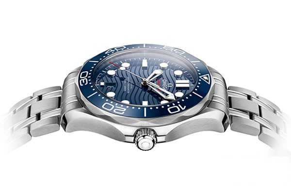 欧米茄海马系列210.30.42.20.03.001腕表细节图