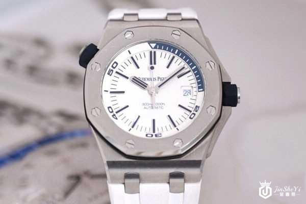 爱彼皇家橡树离岸型系列15710ST手表正面图 