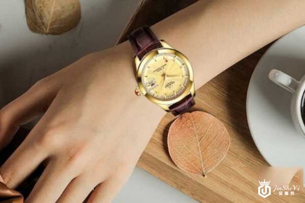 上海60周年纪念款黄金皮带女士手表X733佩戴展示图