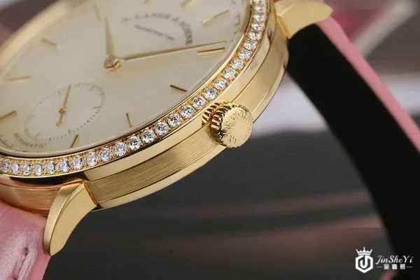 朗格SAXONIA系列18k黄金840.032手表侧面图 朗格SAXONIA系列18k黄金840.032手表侧面图