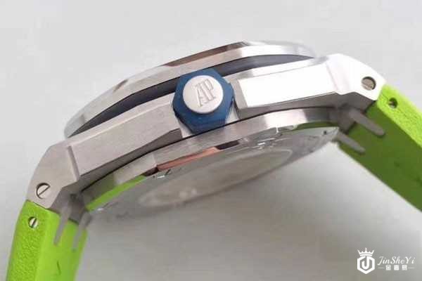 爱彼皇家橡树离岸系列15710ST.OO.A038CA.01手表侧面图 爱彼皇家橡树离岸系列15710ST.OO.A038CA.01手表侧面图