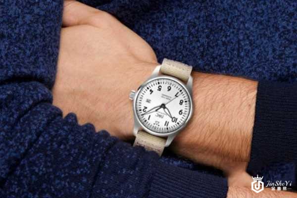 万国马克十八飞行员系列男表IW327017佩戴图