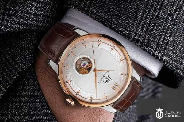 上海时间之轮系列全自动机械男表佩戴图