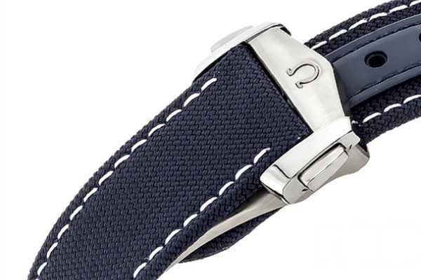   欧米茄海马系列钛金属自动机械男士腕表帆布表带