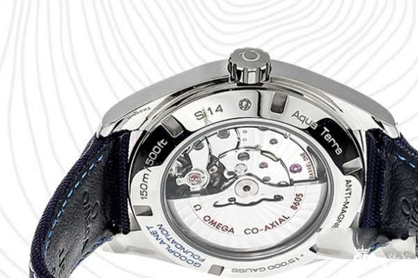  欧米茄海马系列钛金属自动机械男士腕表背面