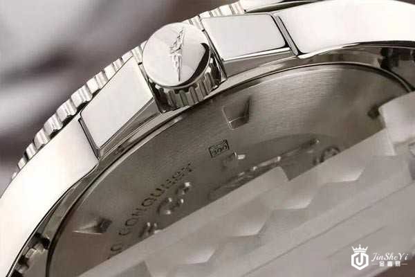 康卡斯浪琴新款二手价格和什么有关