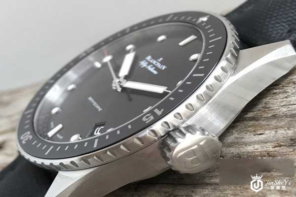 宝珀五十噚回收如何抉择回收地