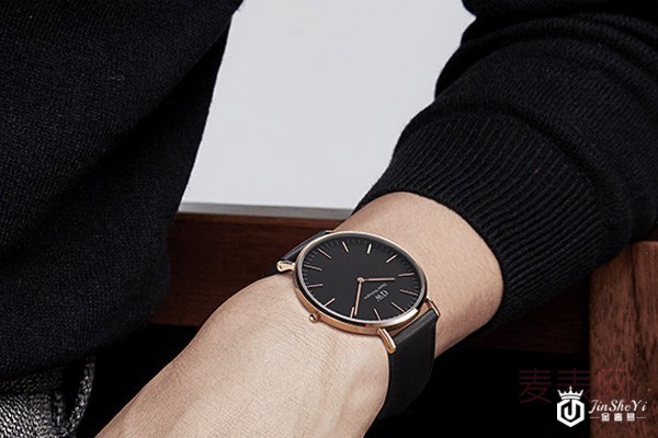二手dw简约百搭款黑盘石英正装男表佩戴图