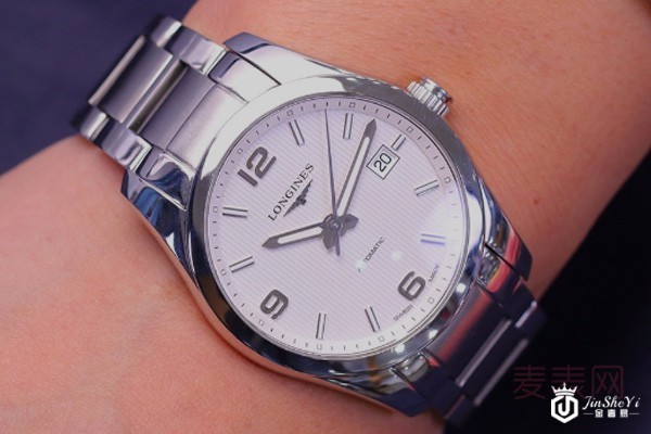 二手浪琴名匠系列白盘自动机械腕表佩戴图