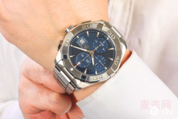 二手泰格豪雅竞潜系列运动计时腕表佩戴图