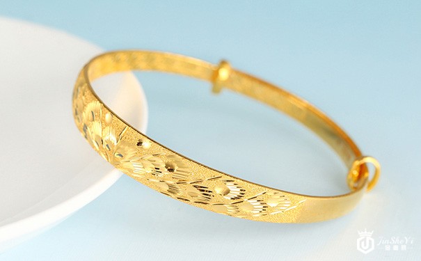 老庙黄金手镯多少钱一个