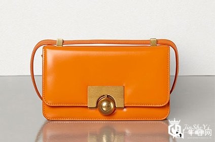 葆蝶家包包回收一般几折