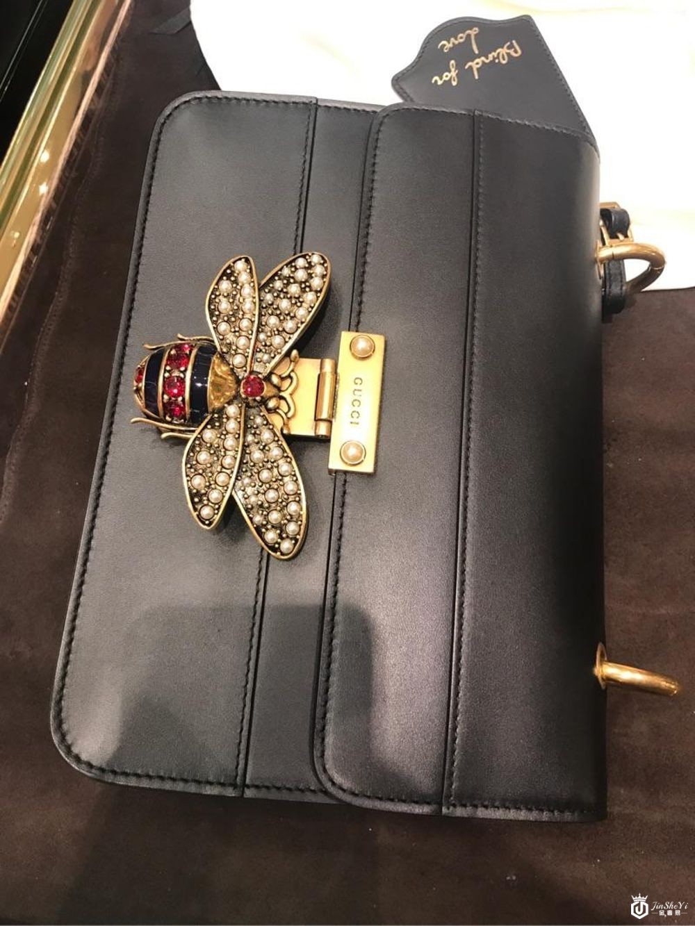 古驰蜜蜂包二手回收真的是贬值严重吗? 古驰蜜蜂包二手回收真的是贬值严重吗?