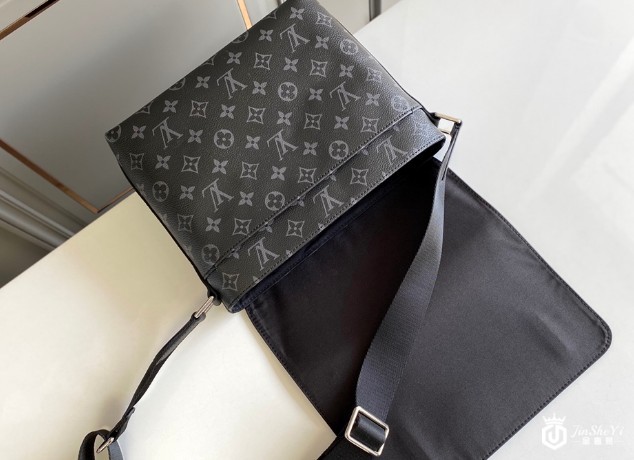 lv男士老花手拿包的回收行情真的在千元左右? lv男士老花手拿包的回收行情真的在千元左右?