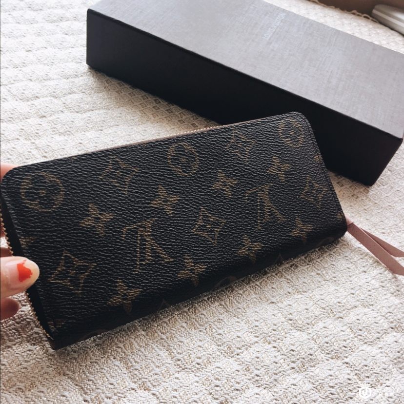 lv男士老花手拿包的回收行情真的在千元左右? lv男士老花手拿包的回收行情真的在千元左右?