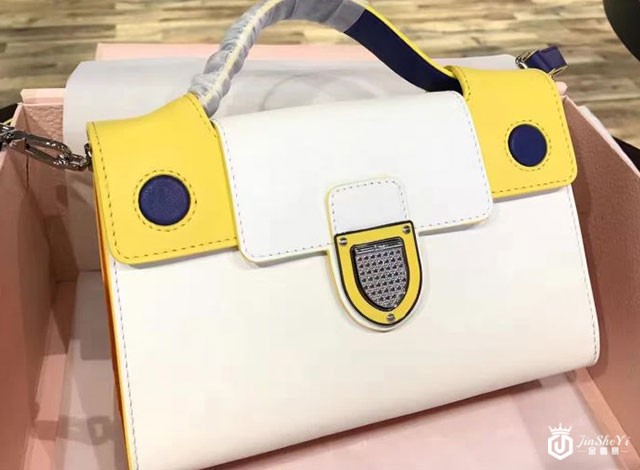 迪奥蒙田女包包回收几折?附件对其可有影响? 迪奥蒙田女包包回收几折?附件对其可有影响?