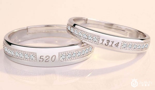 老凤祥情侣款18k白金钻石戒指展示 老凤祥情侣款18k白金钻石戒指展示