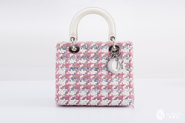 奥迪限量款戴妃包包回收价格是多少钱? 奥迪限量款戴妃包包回收价格是多少钱?