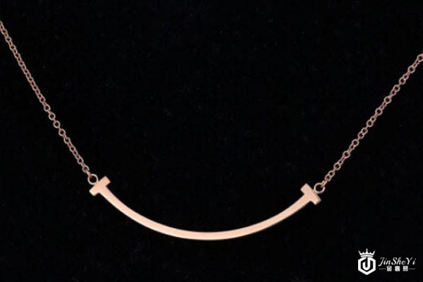 蒂芙尼T系列18玫瑰金微笑项链外观展示
