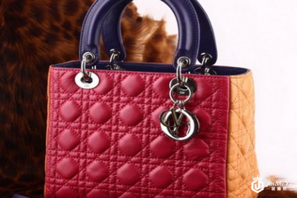 迪奥包包回收价格 迪奥包包哪里能进行回收