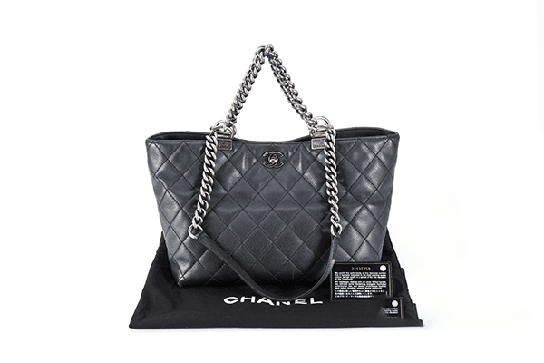 为什么说女人一定要买香奈儿包包?奢侈品包包的收藏价值高在哪里? 为什么说女人一定要买香奈儿包包?奢侈品包包的收藏价值高在哪里?