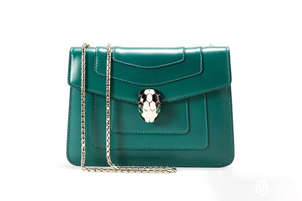 宋茜也喜欢宝格丽蛇头包吗，宝格丽包包回收报价