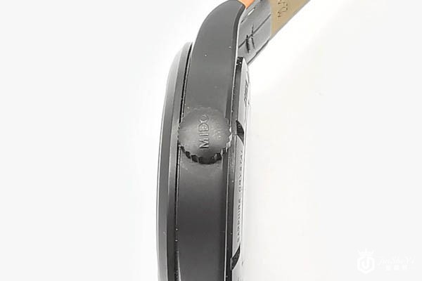 美度舵手系列M005.430.36.051.80腕表侧面展示图