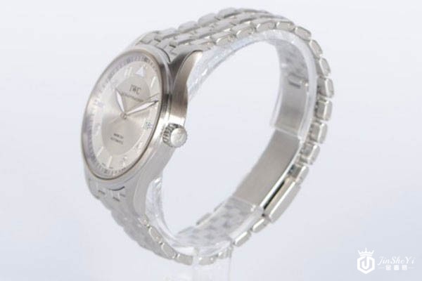 万国IW325505飞行员系列腕表侧边外观展示