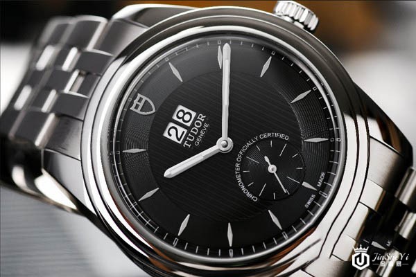 帝舵骏珏系列双位日历腕表表盘展示图