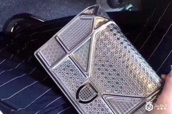 迪奥口盖包包回收市场均价