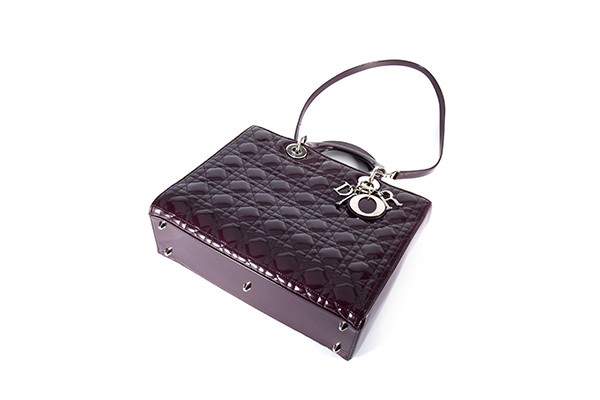 哪个地方有高价回收二手迪奥包包的？全新的迪奥包包回收价格会高一些吗？