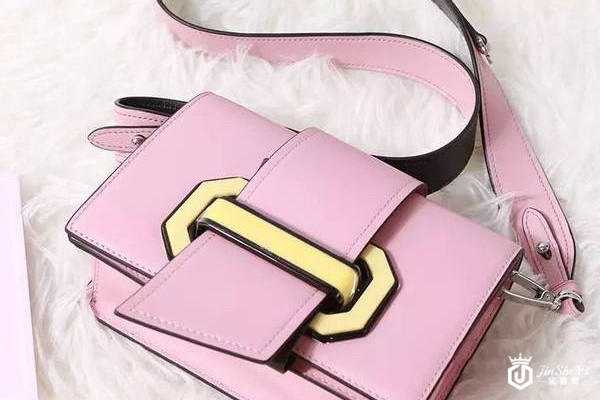 普拉达吐舌包是否值得回收