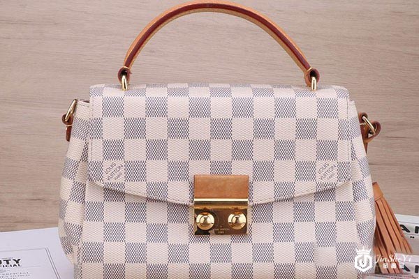 LV棋盘格单肩邮差包正面 LV棋盘格单肩邮差包正面