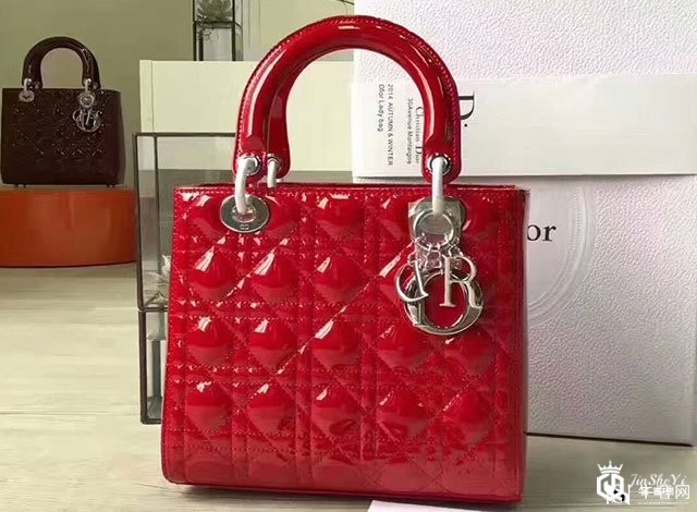 迪奥包回收需要发票吗