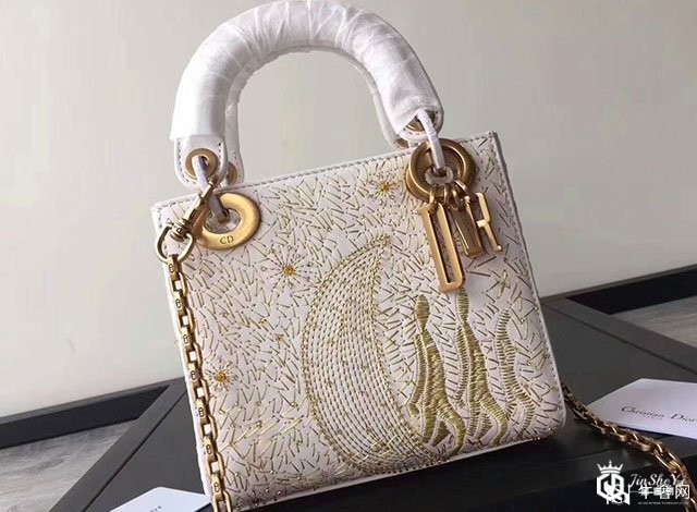 迪奥包回收需要发票吗