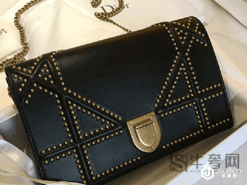 哪里有迪奥包包的回收,回收价钱是多少?