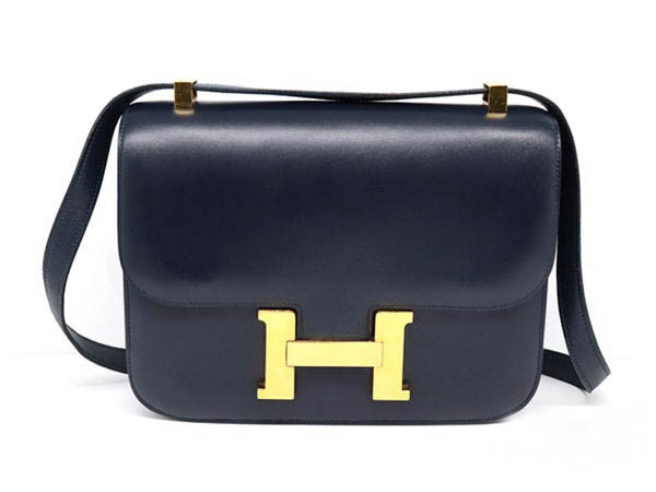 爱马仕康康系列深蓝色斜跨包展示 爱马仕康康系列深蓝色斜跨包展示