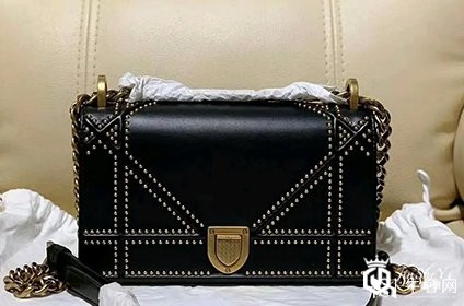 迪奥盾牌包包回收一般多少钱值