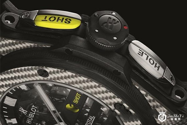 HUBLOT Big Bang Unico Golf腕表位于2点钟与4点钟的高尔夫「挥杆数显示机制」与「重新归零计算杆数」按把