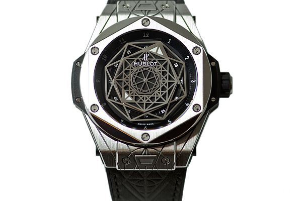 宇舶手表在奢侈品回收店什么价格，奢侈品回收店回收手表一般几折？