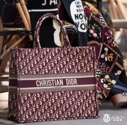 迪奥包包回收价钱