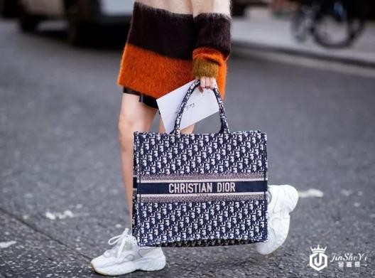 迪奥包包回收价钱