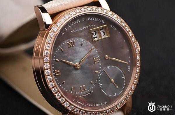 哪里有手表回收的地方 小白式尴尬如何化解