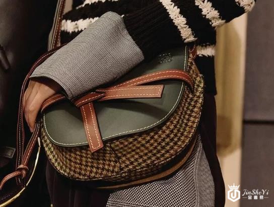 武汉Loewe包包回收几折，Gate包包设计怎么样？